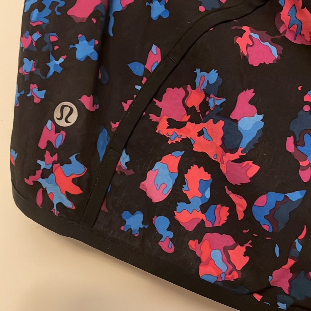 Lululemon Hotty Hot Short Dandy Digie Multi / Black - Picture 4 of 9